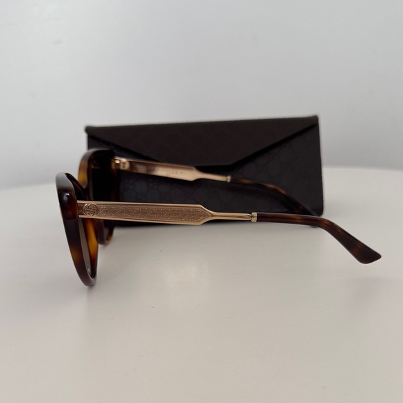 Gucci Tortoise Shell Sunglasses - Picture 2 of 4